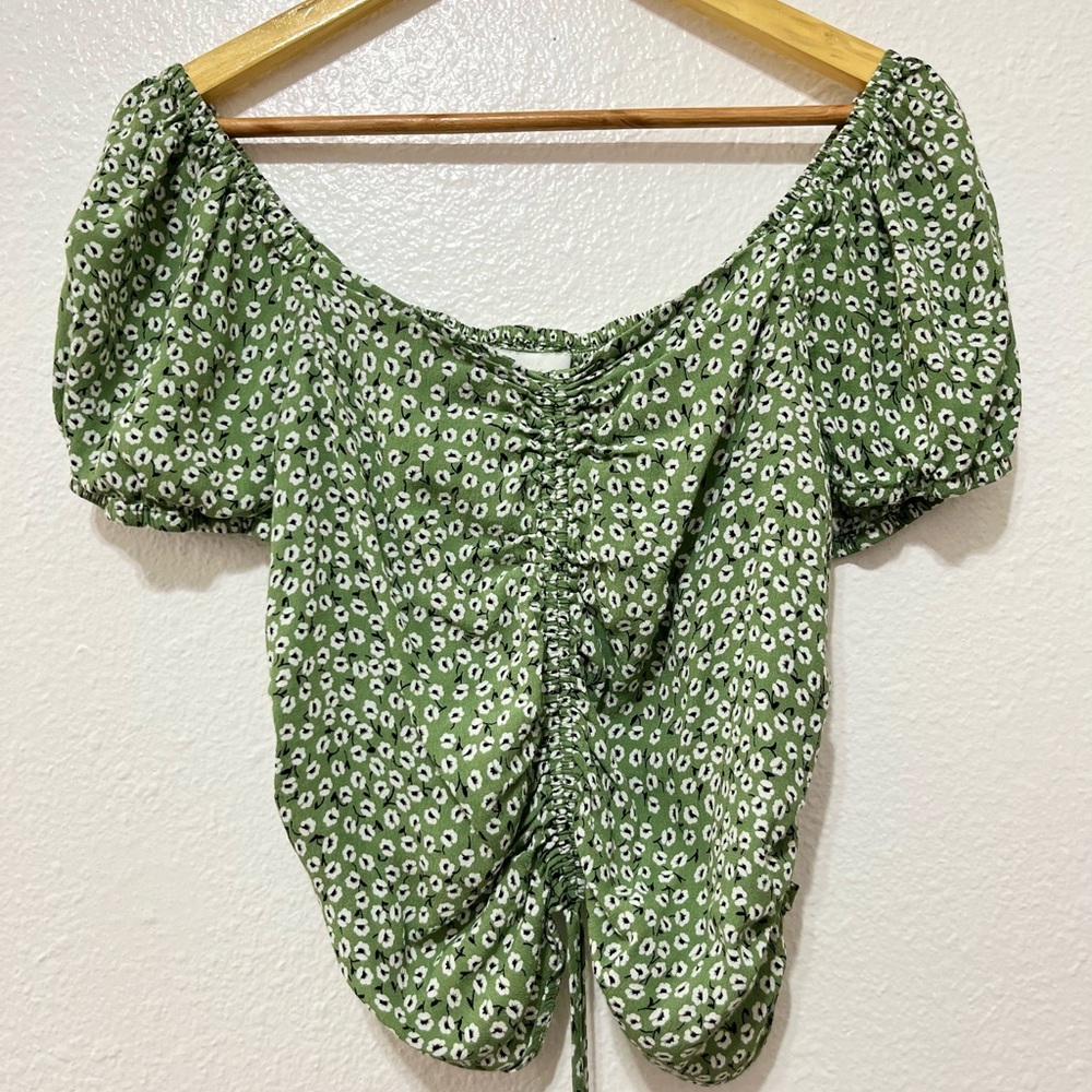 H&M Large Off-The-Shoulders Green Floral Crop Top